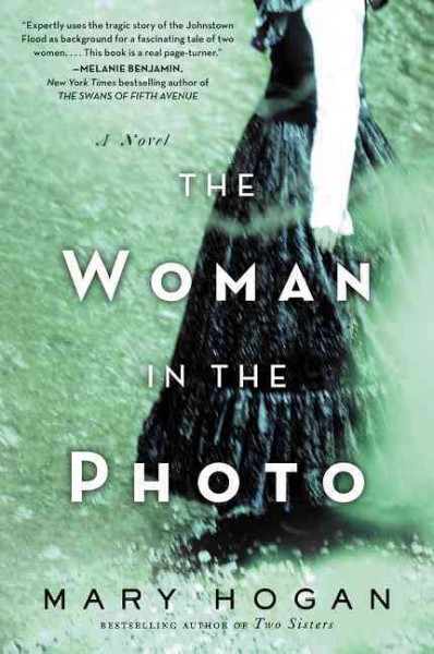 The woman in the photo : a novel / Mary Hogan.